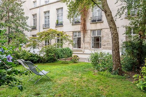Paris 4th rare bright triplex apartment with large private garden. In the heart of the Marais, hidden from view by a charming 17th-century cobbled courtyard, this unique 141 m2 property offers absolute peace and quiet, with ground-level access to a l...