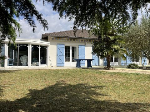 MAISON MIGNE AUXANCES - ONLY 10 MIN FUTUROSCOPE AND POITIERS TRAIN STATION Put your bags down in this pleasant family house type 6 offering 170 m2 of living space with an entrance, a living-dining room with its pellet stove, a spacious and bright hea...
