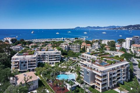 Odkryj ten elegancki apartament z trzema sypialniami położony w jednej z najbardziej ekskluzywnych rezydencji na Cap d'Antibes, słynnej 