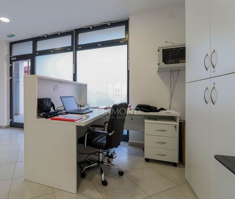 Location: Istarska županija, Umag, Umag. Istria, Umag Just a few steps from the center of Umag, there is this excellent office space! The office space is located on the ground floor of the building, and the area of the office space is 66 m2. It consi...