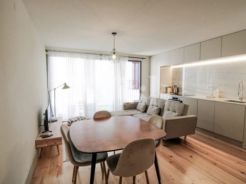 Discover the charm of living in the heart of downtown Porto with Oporto City View Almada. This stylish 2-bedroom flat, exclusive to i-Wish, offers a holiday rental license, ideal for continuing monetisation through Airbnb. Strategically located on Ru...