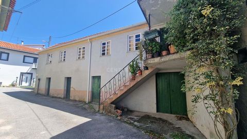 Casa in pietra situata a Fragosela, a circa 6 km dalla città di Viseu. Composto da 2 piani, ha una terrazza, tetto nuovo, ideale per la ristrutturazione. La villa non ha terreno. Questa proprietà ha un forte potenziale di investimento, in quanto ha 3...