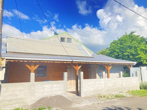 Da cogliere! Bilocale appena ristrutturato, vicino al villaggio e a 5 minuti dalla spiaggia del soffiatore! Ideale per un investimento locativo o una residenza principale. Questa affascinante casa è composta da un soggiorno, una cucina a vista, una c...