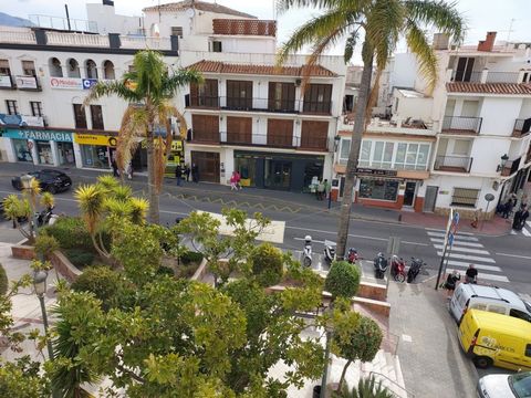 Os presentamos esta propiedad exclusiva en el centro de Nerja. Hablamos de un bloque de tres plantas ideal para invertir: dos de ellas están destinadas a vivienda y otra a un bar. Además cuenta con un amplio sótano y una gran terraza muy luminosa con...