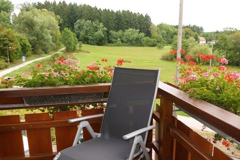 In ons landhuis Anja bieden wij een modern en comfortabel ingericht vakantieappartement aan op een absoluut rustige locatie. Het balkon biedt een prachtig uitzicht op het buitenleven. Het lichtovergoten appartement 