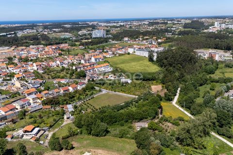 Identificação do imóvel: ZMPT570770 Localização: Terreno localizado na Rua António Moreira Ramos em Custió, Leça do Balio, Matosinhos. Próximo do Corredor do Rio Leça. Envolvente: - próximo do passadiço de Leça do Balio - a 5min da Via Norte e A41 - ...