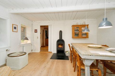 Ferienwohnung in einem reetdeckten, traditionellen Fischerhäuschen am Hafen von Gilleleje. Die Hauslänge liegt in unmittelbarer Nähe von Küste und Meer, Strandufer und dem Zentrum des beliebten Ferienortes. Die Wohnung befindet sich in einem Teil der...