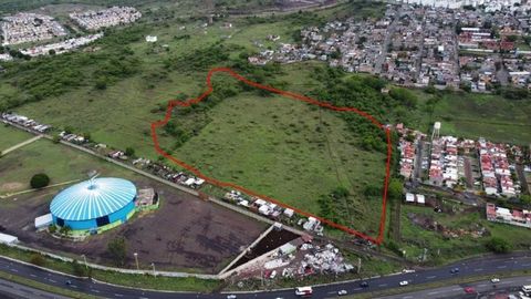 LAND FOR SALE SALIDA QUIROGA IN MORELIA..From $22,500,000 to $21,000,000..Land for sale located in the West of Morelia, in an area of intense commercial and residential growth, very close to El Relicario and Av. Madero Poniente. Less than 2 km from A...