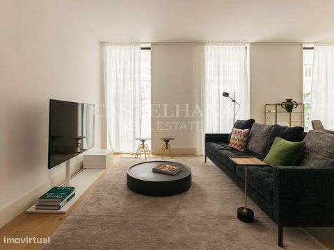 Apartamento T2 com 117 m2 e terraço de 21 m2 situado em Lisboa. O apartamento possui uma cozinha totalmente equipada, duas suítes com roupeiros embutidos e casa de banho de apoio. Solicite já mais informações! A Castelhana é um nome de referência no ...