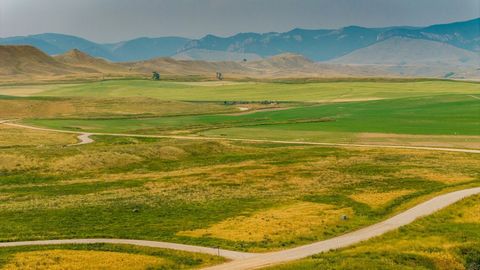 Bringen Sie Ihre Träume mit und verwirklichen Sie sie auf einem der spektakulären Ferienhäuser in The Havens at Sand Creek. Zu finden am Osthang der Bighorn Mountains zwischen den Städten Sheridan und Buffalo. Diese Ranch-Naturschutzgemeinschaft biet...