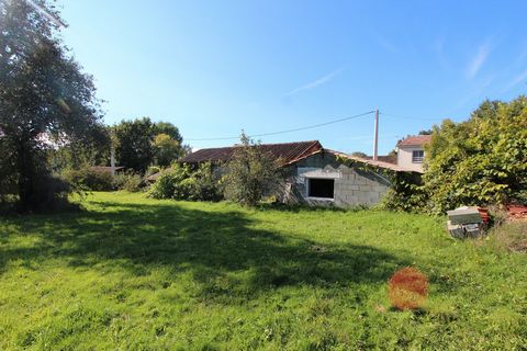 Entre Parthenay et Niort, sur la commune de Saint-Pardoux. Faites l'acquisition d'une ancienne grange en pierre à rénover en maison d'habitation. L'ensemble est bâti sur 1583 m2 de parcelle. De nombreuses possibilités s'offrent à vous. Le permis de c...