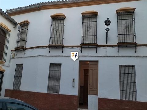 Esta gran casa adosada de 474 m2 construidos y 6 dormitorios está situada en la ciudad de El Rubio en la provincia de Sevilla, Andalucía, España, cerca de todos los servicios locales, incluidos tiendas, bares y restaurantes. Esta propiedad tiene much...