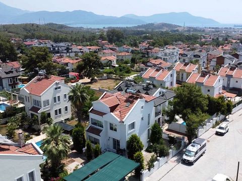 Unumgängliche Gelegenheit für Ultra-Luxus-Villen im Viertel Fethiye Ciftlik! Es erwartet Sie eine Luxusvilla in Çiftlik Mahallesi, einer der prestigeträchtigsten Gegenden von Fethiye, mit Meerblick in der obersten Etage. Die Villa befindet sich in di...