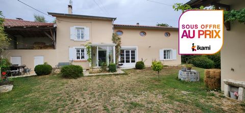 Sur les hauteurs de La Côte Saint André, jolie maison rénovée avec goût d'environ 230 m2, plus sa dépendance d'environ 100 m2, en partie en pisé. Au rez-de-chausée : cuisine équipée, cellier, grande pièce de vie d'environ 77 m2, toilettes et chambre....