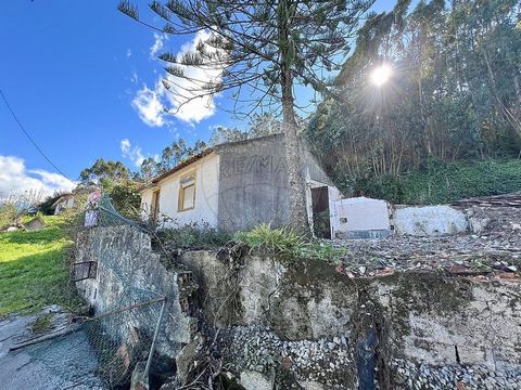 HAUS auf GRUNDSTÜCK mit 7.100m ², in privilegierter Lage , die einen atemberaubenden Blick über das Tal, die Ortschaft Livramento und die Serra do Socorro am Horizont bietet. Mit einem kleinen Haus in Ruinen von 24 m² und einem Streifen von ca . 1.60...