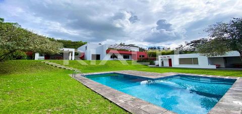 Property-COM-546 Welcome to luxury and comfort in the heart of Tumbaco! This spectacular house for sale offers dream living in a prime location, just 2 minutes from the Ruta Viva, giving you easy access to all your daily activities. With a constructi...