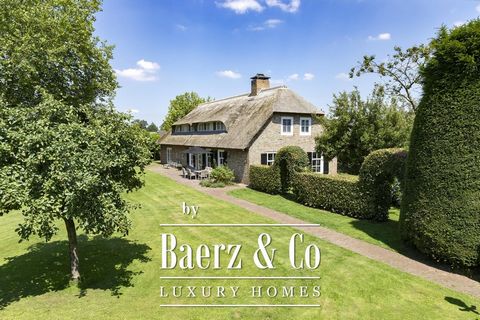 Wonderful living in Helvoirt! A unique spot, a beautiful, excellently maintained farmhouse with a thatched roof, located on a spacious plot of 6,545 m2 with a view over the meadows. You will experience optimal privacy and tranquility here. General Li...