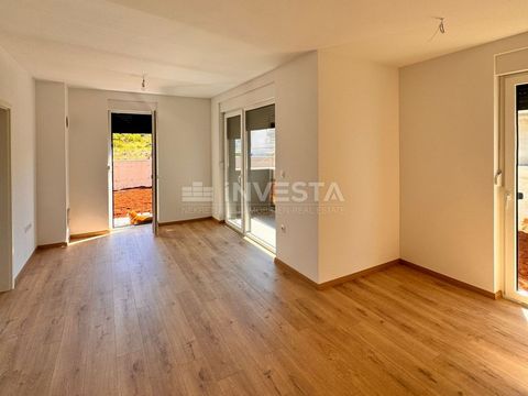 Location: Istarska županija, Medulin, Medulin. Medulin, Neubau – Erdgeschosswohnung mit Garten Zum Verkauf steht eine moderne Wohnung in einem elitären Viertel von Medulin, die sich im Erdgeschoss eines derzeit im Bau befindlichen Wohngebäudes befind...