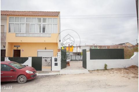 Fantástica Moradia T3 na Barra Cheia - 137m² de Conforto e Elegância! Localização: Situada na tranquila localidade da Barra Cheia, esta moradia T3 oferece o equilíbrio perfeito entre conforto e acessibilidade. A zona é calma, mas de fácil acesso, gar...