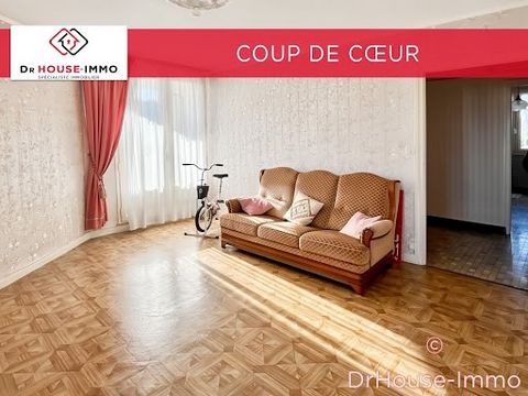 Découvrez cet appartement de 48m2, dans une résidence sécurisée, calme, proche de toutes commodités (écoles, supermarché, arrêt de bus...), secteur hôpital. Cet appartement bénéficie d'une belle luminosité grâce à son orientation et d'un balcon. Il s...