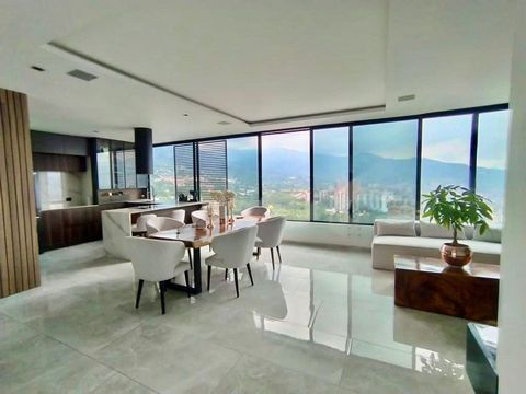 Cet incroyable penthouse est situé à El Poblado, San Lucas, à vendre et à louer meublé  Il a une superficie de 270 m2, qui sont répartis en 3 chambres avec dressing + service, 4 salles de bains, une cuisine ouverte et équipée, 2 balcons et en même te...