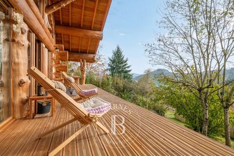 Laissez-vous séduire par l'authenticité de ce chalet en rondins de 125 m² habitables environ , accompagné de 25 m² d'annexe, niché sur un vaste terrain de 1100 m² environ, offrant une symbiose parfaite entre nature, confort moderne et style tradition...