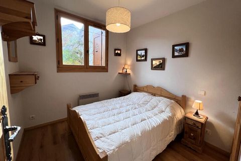 LE TENDIEU SOLEIL - Gebäude B - Wohnung 1 - LA CLUSAZ 6 Personen. / 50 m2 / 3*** 4 Personen NN / 1. Ebene / Südwesten / WLAN kostenpflichtig Die Wohnung befindet sich im Vallée des Confins, an einem Ort namens Le Tendieu. Etwa 600 Meter von der Verbi...