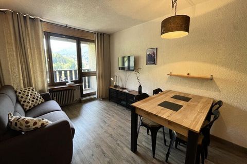 WITTE BEER 11 - LA CLUSAZ 4 personen. / 26 m2 / 1 kamer ingedeeld 3 *** NN 2 personen. / Begane grond / Zuid / Mini wifi box (betaalde optie) In een residentie van 30 appartementen op de verhoogde begane grond met balkon, gebouwd in 1971, gelegen op ...