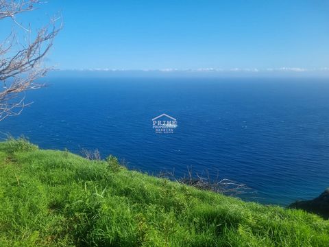 Dit charmante kleine huis ligt in het rustige noorden van Madeira op 5000 m² grond en biedt een adembenemend, vrij uitzicht op de oceaan. Het is de perfecte ontsnapping voor iedereen die op zoek is naar rust, privacy en een diepe verbinding met de na...