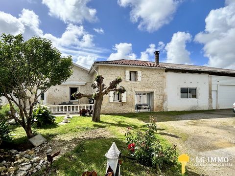 Only a few minutes from the city center of GEMOZAC, the LG IMMO Agency invites you to discover this great Charentaise and its adjoining buildings. On its park of 4000m2, this family property of 178m2 of living space opens its doors to an entrance ope...