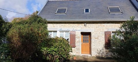 Uniquement chez Capifrance, maison de 70m2 en pierres entièrement rénovée comprenant, au rez-de-chaussée, une cuisine aménagée et équipée, un séjour, une salle d'eau avec wc. A l'étage, 2 chambres et cabinet de toilettes Le tout sur une parcelle d'en...