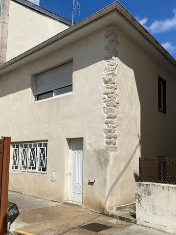 We offer you a wonderful opportunity to acquire a house located in the heart of the Saint-Esprit neighborhood, providing an ideal living environment in a friendly and dynamic area. This house, featuring 3 bedrooms and spread over 3 levels, has a surf...