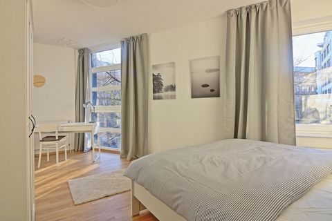 Very centrally located in the Kreuzberg district, this apartment offers you a quiet retreat after a hard day's work. The apartment has a living room with a beautiful winter garden, which invites you to relax, two cozy bedrooms, a high-quality kitchen...