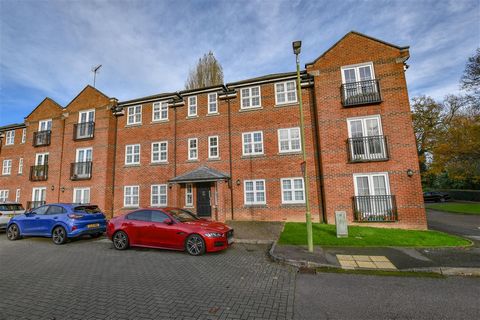 Don't miss your chance to own this beautifully maintained, two double-bedroom top-floor apartment in the highly desirable Napsbury Park development. This charming home offers a bright, spacious layout ideal for modern living. Step inside to find a we...