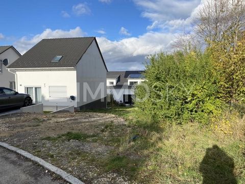 This is a plot of land located in the Wiesenäcker development area in a quiet street on the outskirts of Altenriet. The building plot has a size of approx. 327 sqm and can be built with a semi-detached house and a garage. The plot offers a sunny gard...