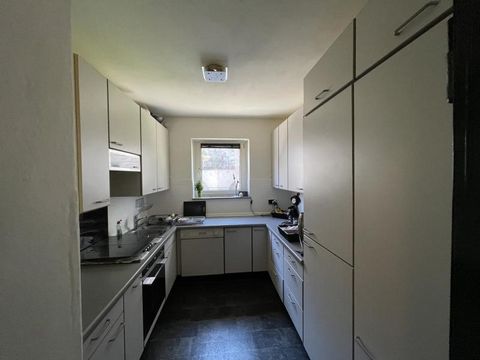 Here you will be offered a nice city apartment. The apartment is wonderfully cut, from the hallway, which is very spacious, a small corridor goes off right away. A cloakroom finds its place here and thus does not narrow the actual hallway. Here is al...