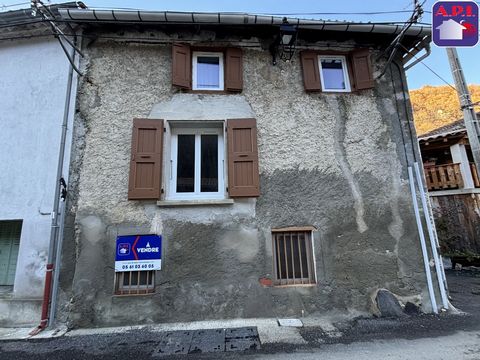 Dans la jolie Vallée du Rébenty, sur la route des cols, découvrez cette charmante petite maison T4 de 58 m² habitables, répartie sur trois niveaux. Sans extérieur, sans jardin. Idéal pour un premier investissement, petite surface, petit foncier! Situ...