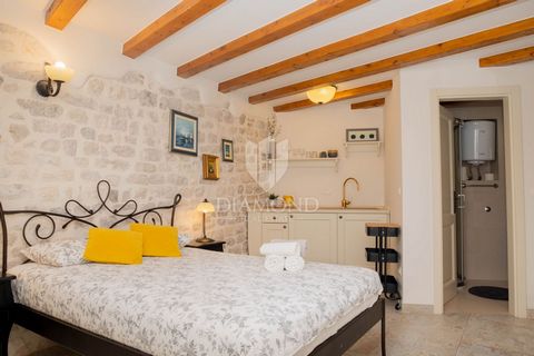 Location: Istarska županija, Rovinj, Rovinj. Istra, Exclusive studio in the heart of historic Rovinj! In one of the most charming towns on the Adriatic, Rovinj captivates with its rich architecture, superb gastronomy, and irresistible attractions. Ne...