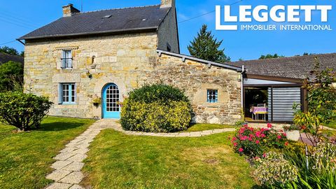 A32291DEM56 - Rare, this beautiful two-bedroom ancient stone house is situated alongside the stunning Nantes-Brest canal. Full of original character, the facade is composed of carved stone taken from long gone manor houses in the area. The interior h...