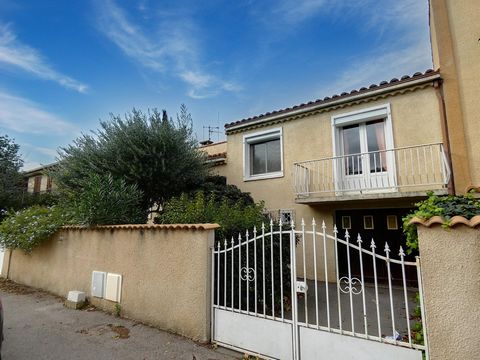 Située à Narbonne (11100), cette maison bénéficie d'un emplacement privilégié, à proximité de toutes les commodités. La ville offre un cadre de vie agréable, proche de la mer Méditerranée et de ses plages, ainsi que des vignobles réputés de la région...