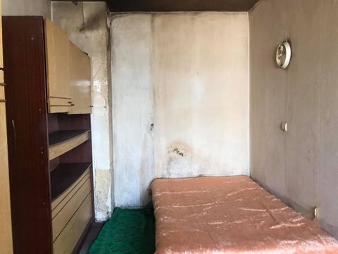 Ein-Zimmer-Wohnung mit einer Fläche von 40 m², aufgeteilt in: Küche, Schlafzimmer, verglaste Terrasse, Flur, Bad und WC zusammen. Das Anwesen ist ohne Verbesserungen. WIR BIETEN IHNEN: Kompromissloser Service bis zum Abschluss der Transaktion, und Si...