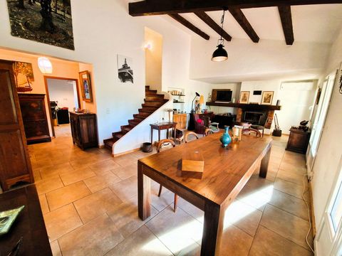 In a popular hamlet of St Saturnin les Apt, a typically Provençal village located in the heart of the Luberon, come and discover this pretty house built on 2642m² of land. Enter and discover a large living room of approximately 57m², including a livi...