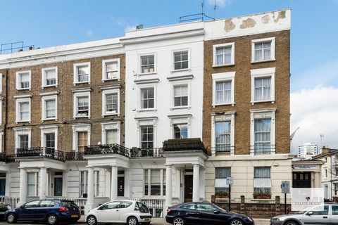 Spacieux appartement contemporain de 2 chambres et 2 salles de bains avec patio privé dans un élégant bâtiment d’époque situé au cœur de Notting Hill.  Exceptionnellement lumineux partout avec beaucoup de lumière naturelle. Grande réception. Cuisine ...