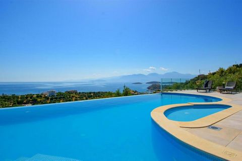 Découvrez la quintessence du luxe et du confort dans cette villa, une superbe villa de 200 m². résidence nichée dans le village serein de Katsikia, Agios Nikolaos. Situé sur un vaste terrain de 1 132 m². Cette élégante propriété offre un mélange harm...