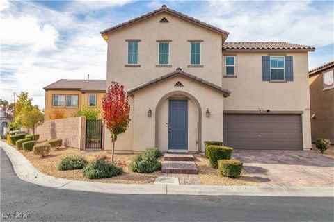 Stunning and move in ready 2 story home at good location, decent back yard, brand new appliances. 3 Bedrooms, good size den/ loft as family room, two and half bathrooms, close to shopping, restaurants and freeway. Low HOA.