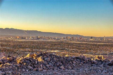 Bienvenue à MacDonald Highlands, la communauté de country club fermée de garde 5 étoiles la plus exclusive de luxe à Henderson, NV. MacDonald Highlands est connu pour ses vues panoramiques les plus spectaculaires sur toute la ville, les Red Rock Moun...