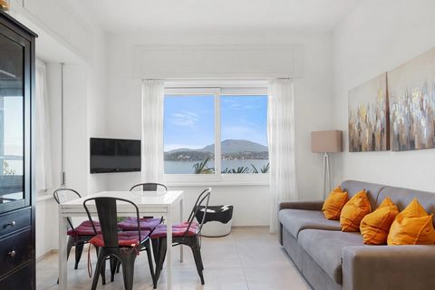 For sale in Belgirate, on the beautiful Piedmontese shore of Lake Maggiore, we offer a charmingly structured apartment. Located on the ground floor of a small and quiet condominium consisting of only 8 residential units, the property provides the per...