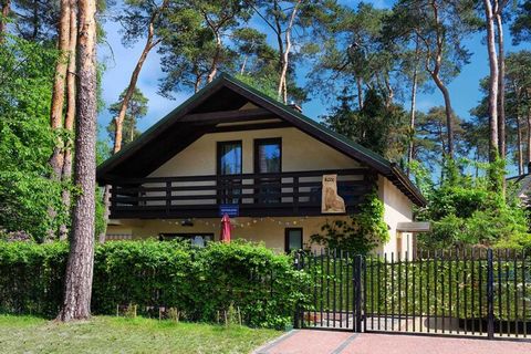 Casa de vacaciones cómoda y decorada con buen gusto con chimenea, en una hermosa ubicación en el borde del Parque Nacional Wolinski, a solo 400 metros de la playa en el Mar Báltico. La hermosa reserva natural está cercada para que sus niños pequeños ...