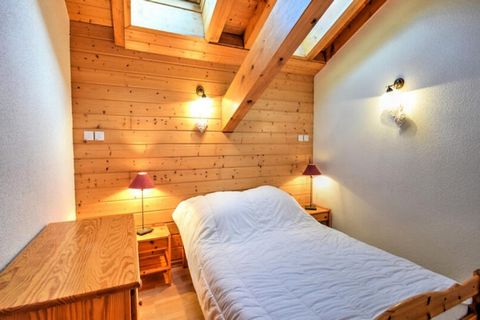 Diese charmante Dreizimmer-Maisonette-Wohnung liegt ideal, nur 200 Meter vom Zentrum von Morzine entfernt und bietet einfachen Zugang zu den Skiliften und der ESF (Ã‰cole du Ski FranÃ§ais). Mit einer groÃŸzÃ¼gigen WohnflÃ¤che von 71 mÂ² und einem zus...