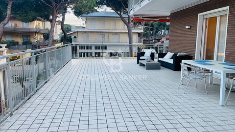 Milano Marittima (RA) In der Nähe von Rotonda Primo Maggio Hell Dreifachbelichtung Bewohnbare Terrasse Zwei Parkplätze Im Herzen von Milano Marittima, eingebettet in die Einkaufsstraßen, mit der Küste und den Stränden in fußläufiger Entfernung, steht...